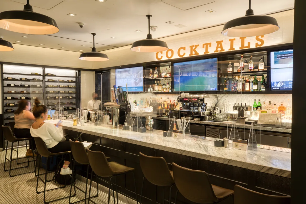 Customers at the bar of Mustards Grill, SFO